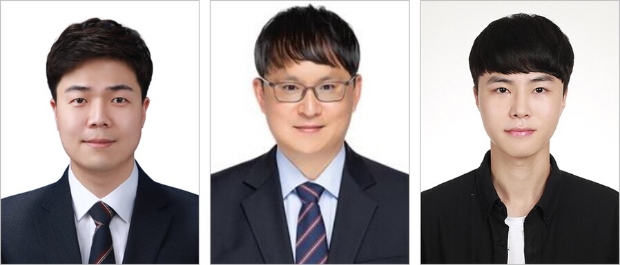 ▲ 계명대학교(총장 신일희) 로봇공학과 홍성훈 교수 연구팀이 제한된 시야(field-of-view)를 갖는 라이다(LiDAR) 센서를 활용해 사족보행로봇의 동시적 위치추정 및 지도작성(SLAM) 성능을 향상시키는 핵심 기술을 개발했다(좌부터 홍성훈 교수, 윤석민 한화시스템 수석연구원, 이로운 계명대 석사 졸업생 현 Riibotics 재직).ⓒ계명대