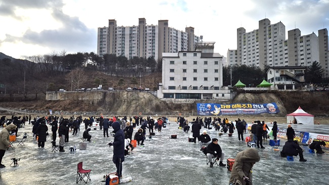 ▲ 제14회 홍천강 꽁꽁축제 모습. ⓒ홍천군