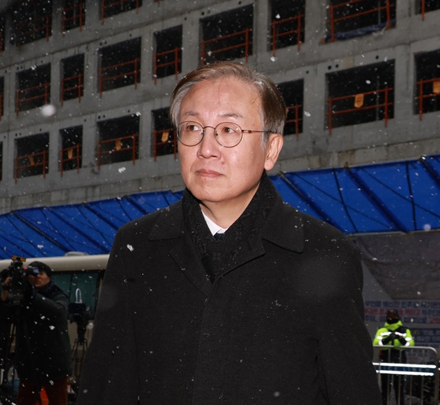 ▲ 한동수 더불어민주당 윤리심판원장이 지난 12일 서울 여의도 당사에서 열린 윤리심판원 회의에 참석하고 있다.ⓒ뉴시스