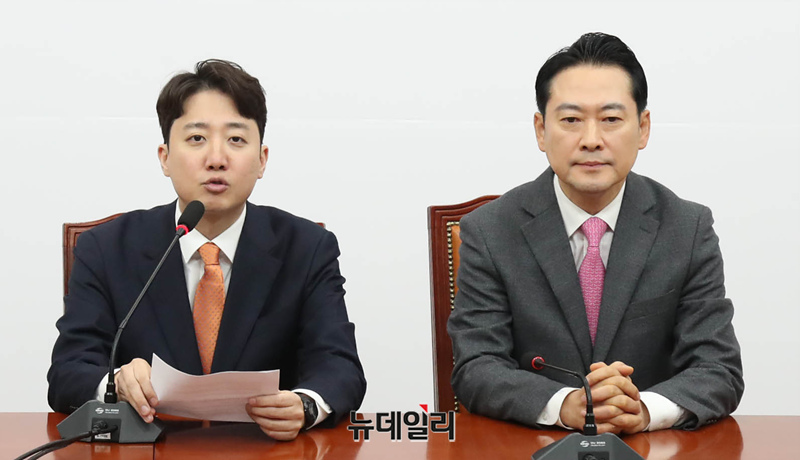 ▲ 이준석 개혁신당 대표가 13일 오전 서울 여의도 국회에서 장동혁 국민의힘 대표와 '공천헌금·통일교 특검 연대' 관련 논의를 하기 전 발언을 하고 있다. 2026.01.13. ⓒ 이종현 기자