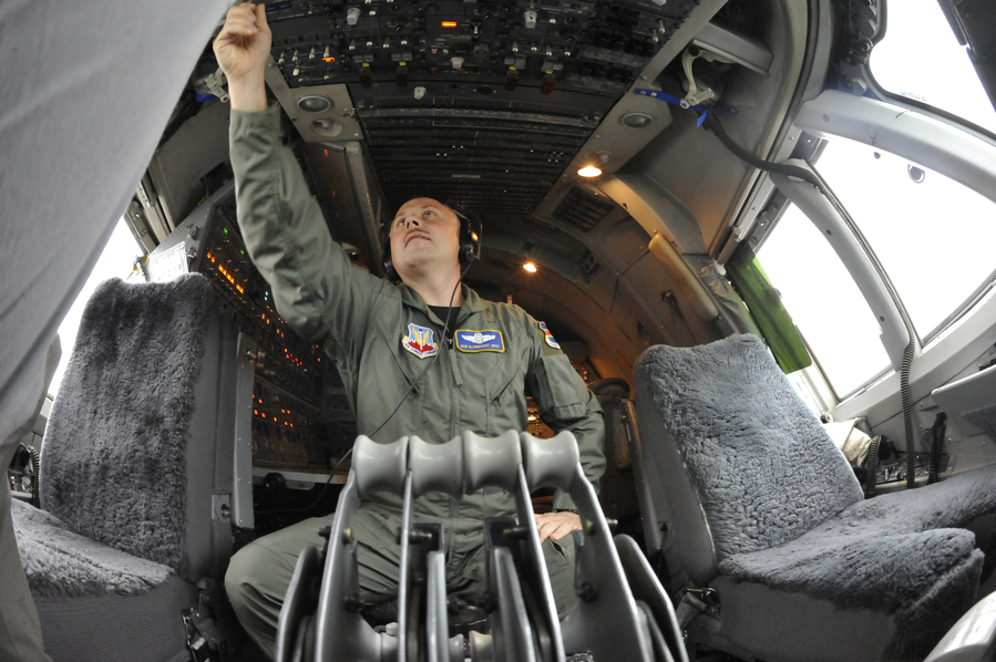 ▲ E-4B 조종실 모습 ⓒ미국 국방부