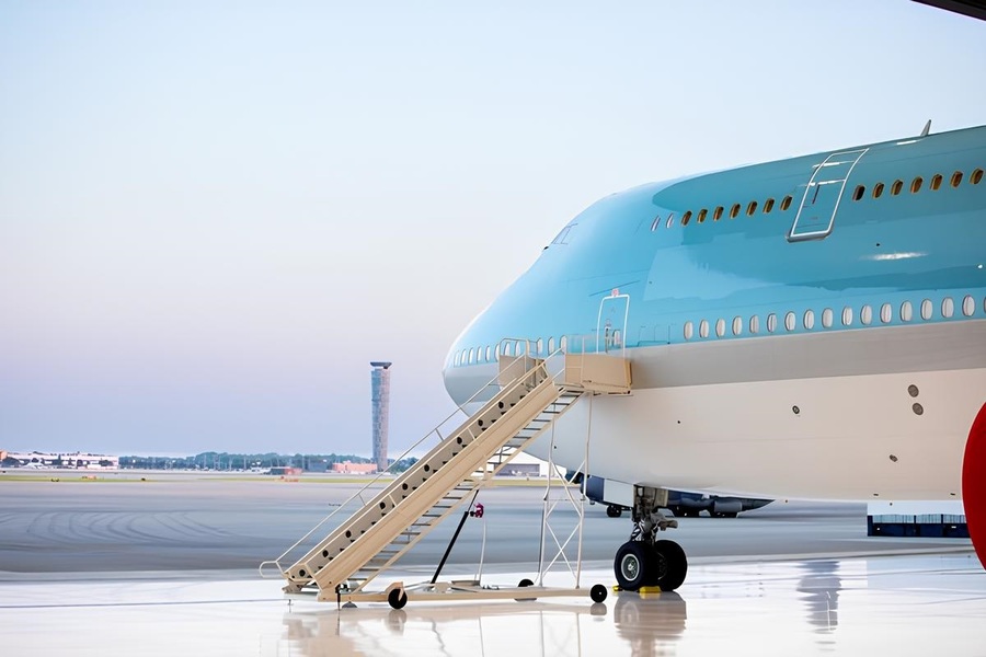 ▲ 대한항공의 747-8i 항공기가 미국 오하이오주 데이턴에 있는 SNC 항공 혁신 기술 센터에 도착한 모습 ⓒSNC