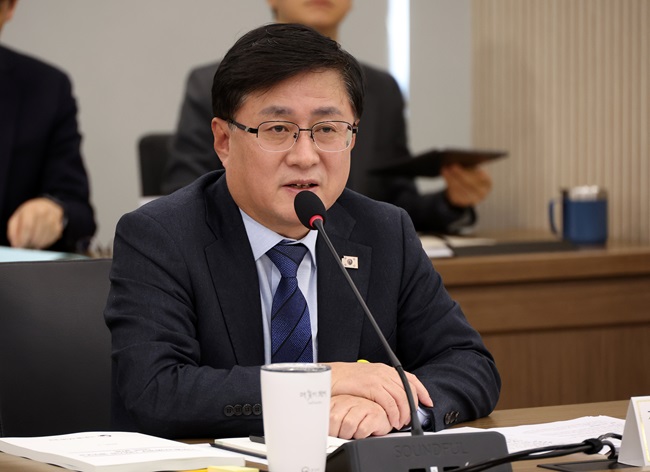 ▲ 김성환 기후에너지환경부 장관이 12일 세종시 정부세종청사에서 열린 기후부 산하기관 업무보고에서 모두발언을 하고 있다. 2026.01.12. ⓒ뉴시스