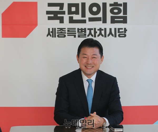 ▲ 이준배 국민의힘 세종시당 위원장이 13일 오전 시당 사무실에서 뉴데일리와의 신년 인터뷰를 하고 있다.ⓒ이길표 기자