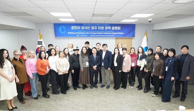 ▲ 춘천시가 13일 중앙아시아·CIS(독립국가연합) 지역 대학 관계자들에게 춘천의 외국인 유학생 정책 사업을 소개했다. ⓒ춘천시