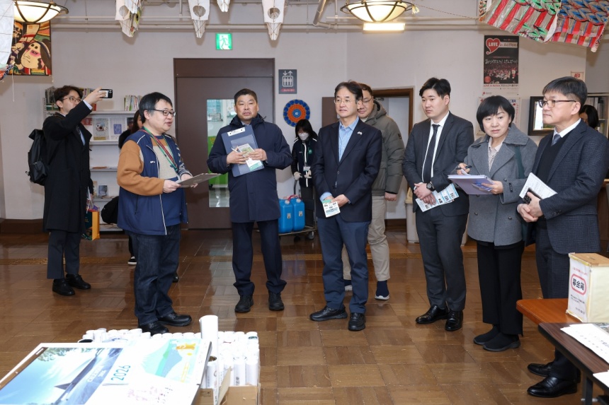 ▲ 하코다테 마치즈쿠리센터 관계자의 설명을 듣고 있는 고양시 방문단. ⓒ고양특례시 제공