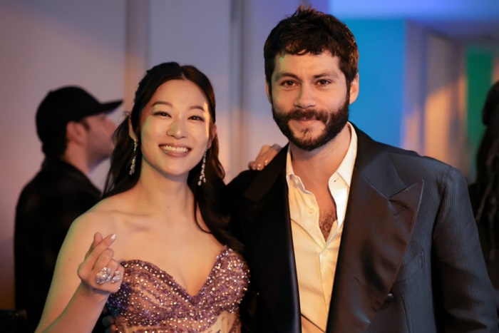 ▲ (왼쪽부터) 아덴 조와 딜런 오브라이언(Dylan O’Brien). ⓒ웨이브나인