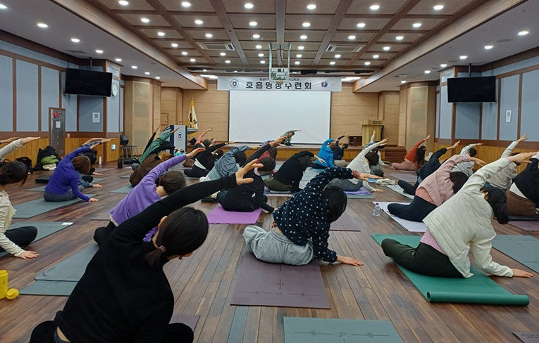 ▲ 호흡명상 수련회 실습 모습.ⓒ원디대