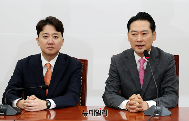 ▲ 장동혁 국민의힘 대표가 13일 오전 국회에서 이준석 개혁신당 대표와 '공천헌금·통일교 특검 연대' 관련 논의를 하기 전 발언을 하고 있다. ⓒ이종현 기자