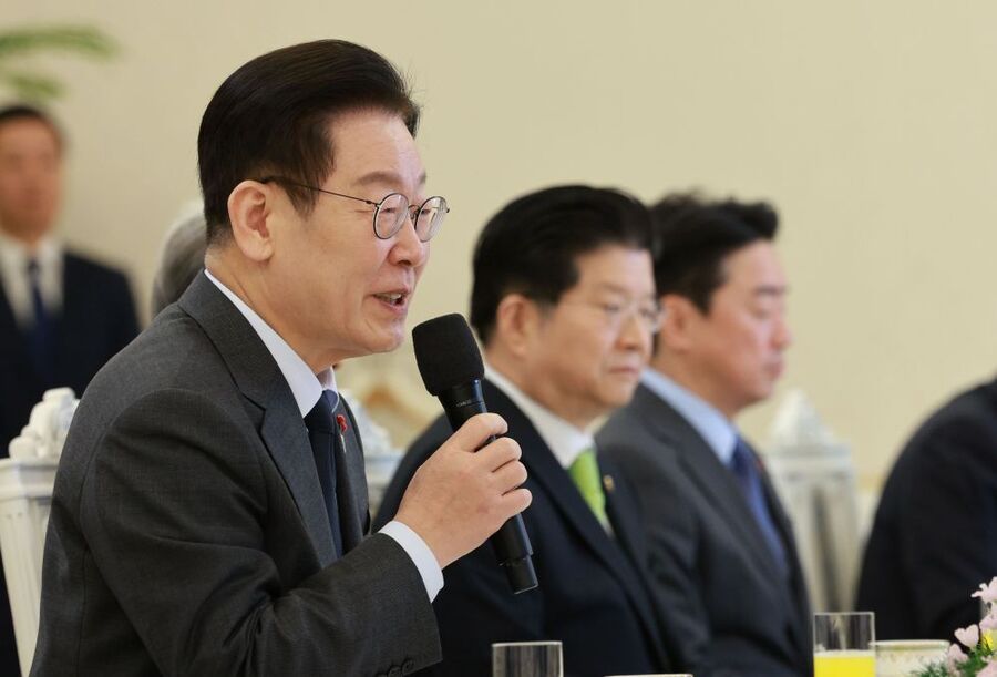 ▲ 이재명 대통령이 12일 청와대 본관에서 열린 종교 지도자 초청 오찬 간담회에서 발언하고 있다. ⓒ뉴시스