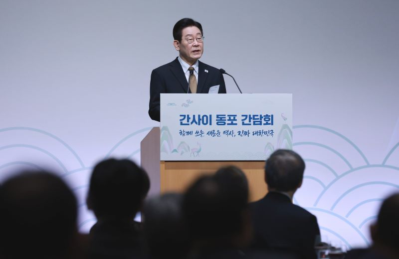 ▲ 이재명 대통령이 14일(현지 시간) 일본 나라현의 한 호텔에서 열린 간사이 동포 간담회에서 인사말을 하고 있다. ⓒ뉴시스