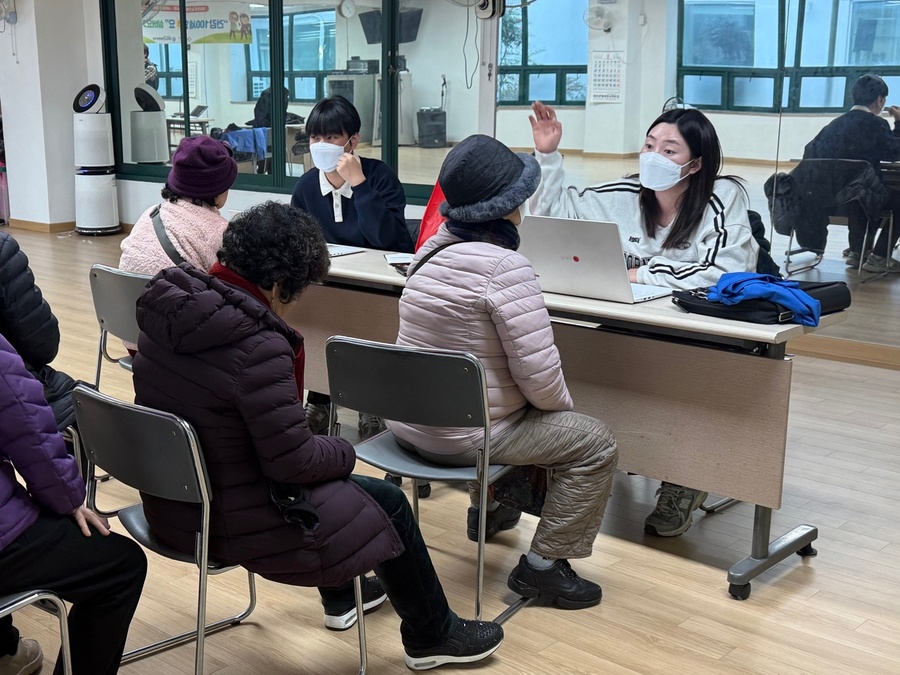 ▲ 대구 남구(구청장 조재구)는 이달부터 오는 12월까지 대한결핵협회 대구경북지부와 함께 관내 노인복지시설을 찾아 65세 이상 어르신을 대상으로 무료 결핵 이동검진을 실시한다.ⓒ대구 남구