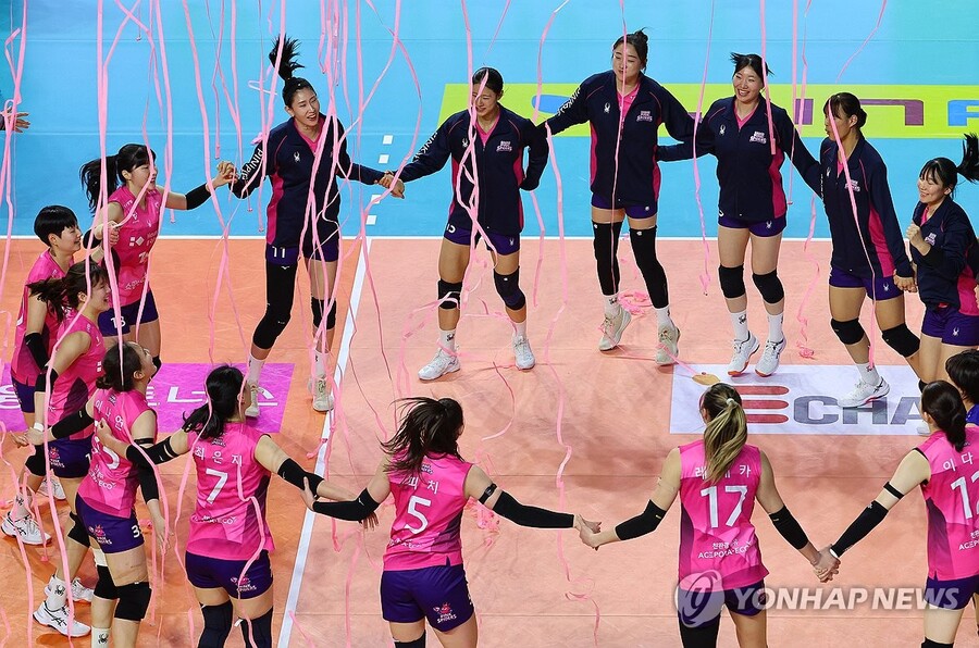 ▲ '디펜딩 챔피언' 흥국생명이 리그 1위 도로공사를 잡고 2위 탈환을 눈앞에 뒀다.ⓒKOVO 제공