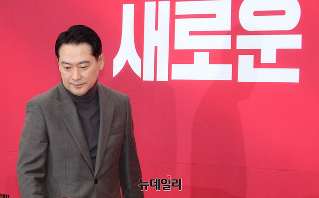 ▲ 장동혁 국민의힘 대표가 8일 오전 국회에서 열린 최고위원회의에 참석하고 있다. ⓒ이종현 기자