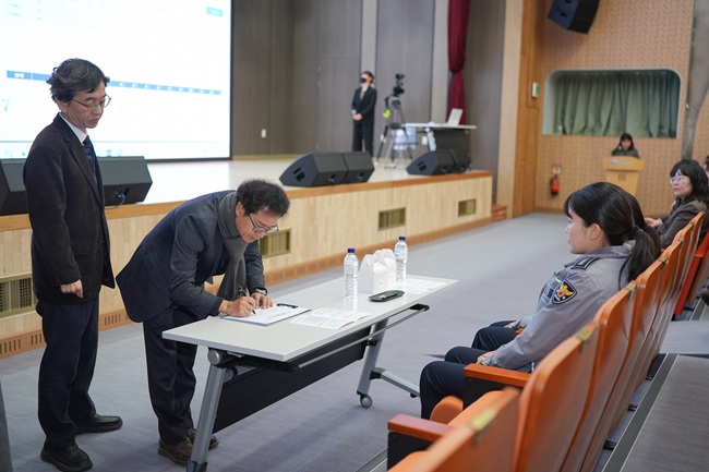 ▲ 강원특별자치도교육청이 지난 13일, 본관 6층 대강당에서 '2026학년도 교육감 입학전형(평준화) 고등학교 신입생 추첨 배정'을 실시했다. ⓒ강원특별자치도교육청