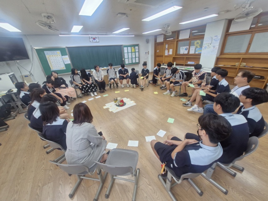 ▲ 2025년 서정중학교‘밝은 학교문화 만들기' 수업 모습 ⓒ고양특례시 제공