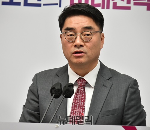 ▲ 남궁호 세종시 문화체육관광국장이 15일 세종시청 정음실에서 기자회견을 열고 '2026년 문화체육관광국 주요 업무계획'을 발표하고 있다.ⓒ이길표 기자