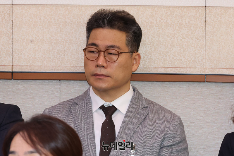 ▲ 백해룡 경정이 지난해 10월 27일 국회에서 열린 법제사법위원회의 대검찰청에 대한 국정감사에서 출석해 앉아 있다. ⓒ이종현 기자