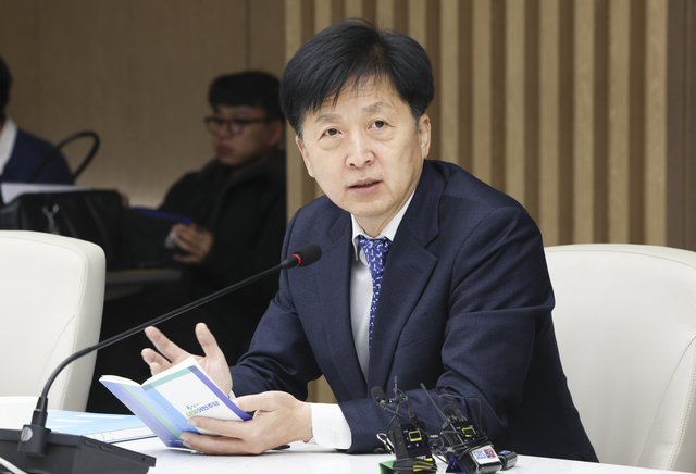 ▲ 오기형 더불어민주당 코스피5000특위 및 경제형벌민사책임 합리화 TF 특위 위원장이 지난달 11일 오전 서울 중구 대한상공회의소에서 열린 더불어민주당 코스피5000특위 및 경제형벌민사책임 합리화 TF-경제 8단체 간담회에서 발언하고 있다. ⓒ뉴시스