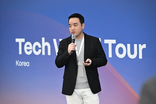 ▲ 르노 _테크 월드 투어_에서 발표하고 있는 티맵모빌리티 박서하 부사장.ⓒ티맵모빌리티