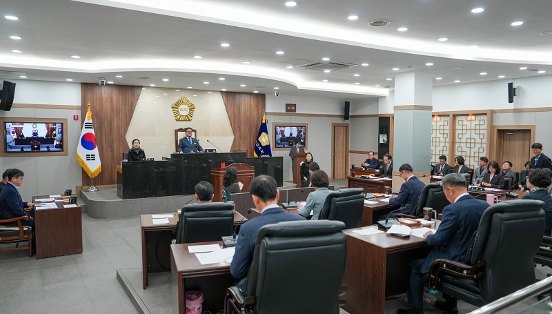 ▲ 괴산군의회가 15일 새해 첫 회기인 제348회 임시회 제1차 본회의를 열었다.