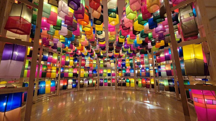 ▲ 진주시는 문화체육관광부의 ‘투어링 케이-아츠(재외문화원 순회)’ 사업의 일환으로, 캐나다 오타와와 미국 로스앤젤레스(LA)에 위치한 한국문화원에서 '한국의 빛–진주실크등' 전시를 오는 2월 말까지 선보인다.ⓒ진주시