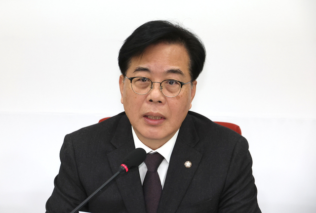 ▲ 송언석 국민의힘 원내대표가 16일 오전 서울 여의도 국회에서 열린 기자간담회에서 발언을 하고 있다. ⓒ뉴시스