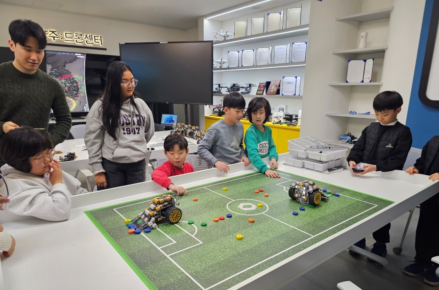 ▲ 양주시가 운영한 드론봇인재교육센터 겨울방학 특강이 큰 인기를 얻고 있다 ⓒ양주시 제공