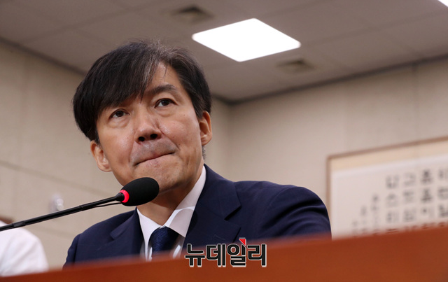 ▲ 조국 법무부 장관 후보자가 6일 오전 국회 법제사법위원회에서 열린 인사청문회에 출석해 굳은 얼굴로 앉아 있다. 2019.09.06. ⓒ이종현 기자