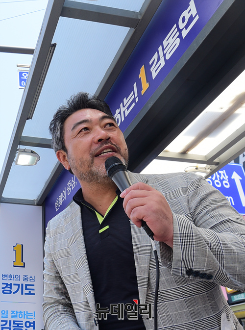 ▲ 배우 이원종이 2022년 5월 27일 오후 경기 광명전통시장에서 열린 김동연 더불어민주당 경기도지사 후보 집중유세에서 시민들에게 지지를 호소하고 있다. ⓒ이종현 기자