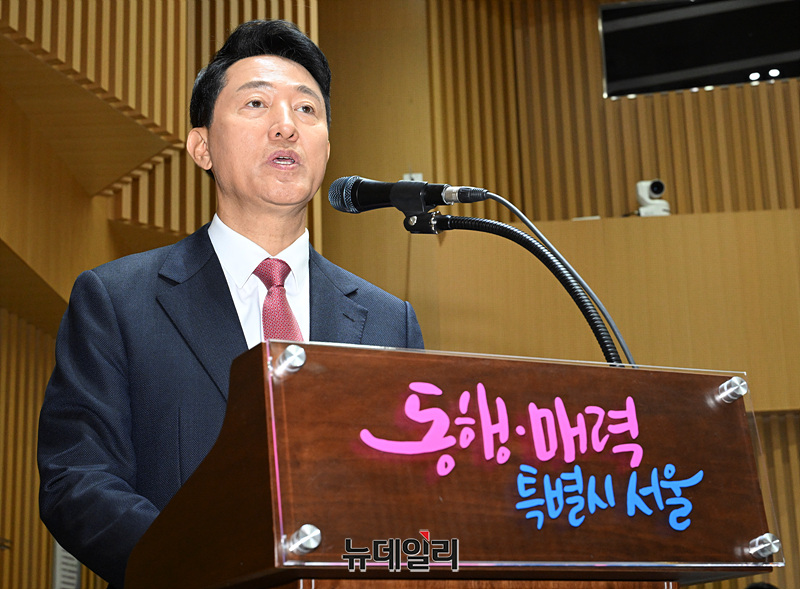 ▲ 오세훈 서울시장이 지난해 서울시청에서 열린 국회 행정안전위원회 국정감사에서 업무보고를 하고 있다. ⓒ서성진 기자