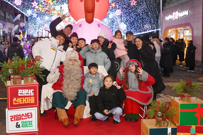 ▲ 지난 17일 밤, 화천읍 선등거리에서 열린 야간 페스티벌 모습. ⓒ화천군