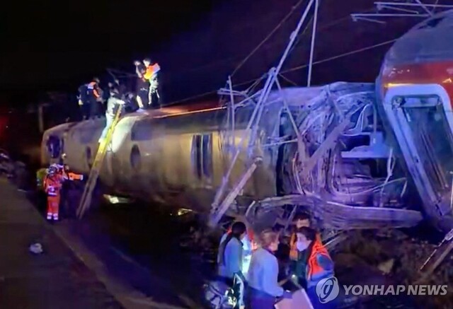 ▲ 18일(현지시각) 스페인 남부 코르도바주에서 발생한 열차 충돌 현장. 출처=AFPⓒ연합뉴스