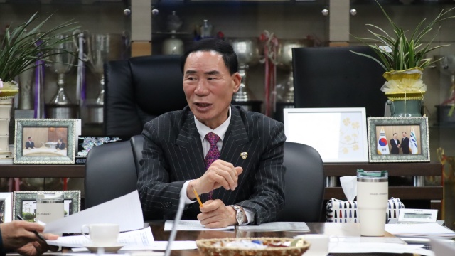 ▲ 이원성 경기도체육회장이 새해 도체육회의 운영방향과 비전을 제시하고 있다. ⓒ경기도체육회 제공