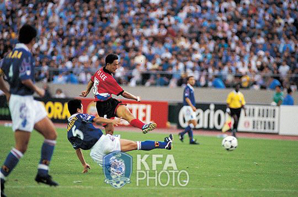 ▲ 1997년 월드컵 아시아지역 예선에서 이민성이 일본을 상대로 극적인 역전 결승골을 터뜨렸다. 이 경기는 '도쿄 대첩'이라 불린다.ⓒ대한축구협회 제공