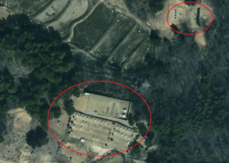 ▲ 단지 동남쪽에 위치한 분묘들. ⓒ네이버지도 위성사진