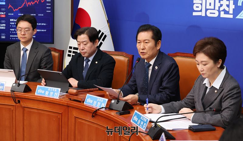 ▲ 정청래 더불어민주당 대표가 지난 2일 오전 국회에서 열린 최고위원회의에서 모두발언을 하고 있다.ⓒ이종현 기자