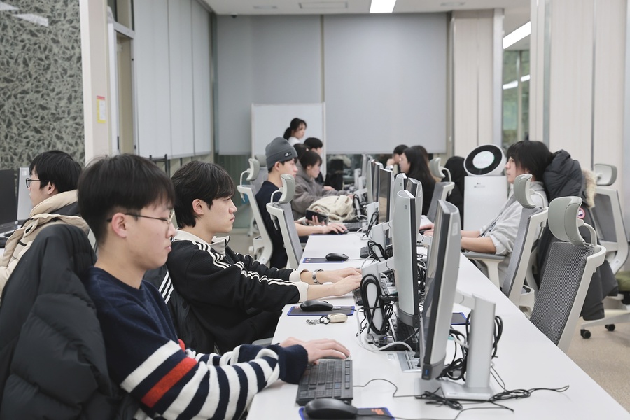 ▲ (재)경산이노베이션아카데미(학장 이헌수)는 AI 시대를 선도할 실무형 인재 양성을 목표로 19일부터 4기 본과정 입과를 위한 1개월 집중 교육과정인 ‘4기 1차 라피신(La Piscine)’을 시작했다ⓒ(재)경산이노베이션아카데미