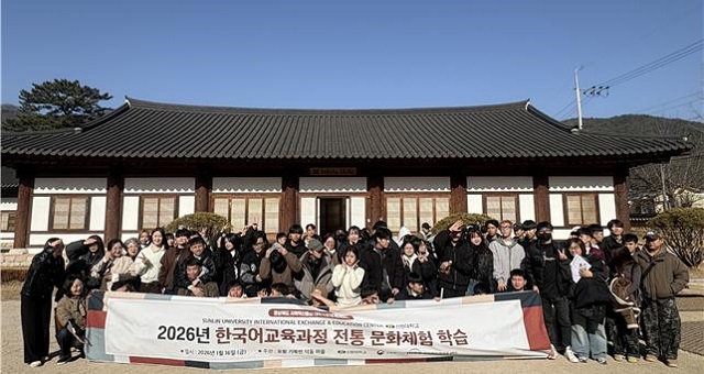 ▲ 선린대 국제교류교육센터는 지난 16일 한국어과정에 재학 중인 외국인 유학생 120여 명을 대상으로 한국전통 문화체험행사를 가졌다.ⓒ선린대