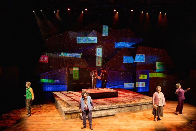 ▲ 뮤지컬 '오지게 재밌는 가시나들' 공연 사진.ⓒ라이브