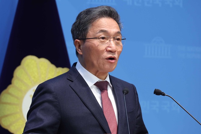 ▲ 이학재 인천국제공항공사 사장이 20일 오전 서울 여의도 국회 소통관에서 열린 '대통령실의 인천공항공사 불법인사 개입 중단 촉구' 기자회견에서 발언을 하고 있다. ⓒ뉴시스