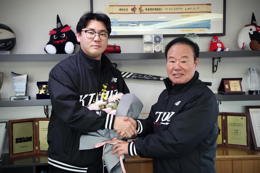 ▲ 베테랑 포수 장성우가 원소속팀인 프로야구 kt 위즈와 FA 계약을 맺었다.ⓒkt 위즈 제공