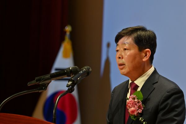 ▲ 박정주 충남도 행정부지사가 20일 도청 문예회관에서 퇴임사를 하고 있다.ⓒ충남도