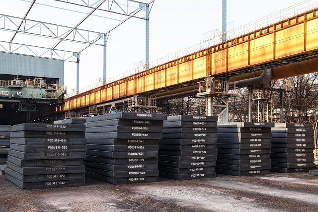 ▲ 포항제철소 야드에 적치된 슬라브 모습.ⓒ포스코
