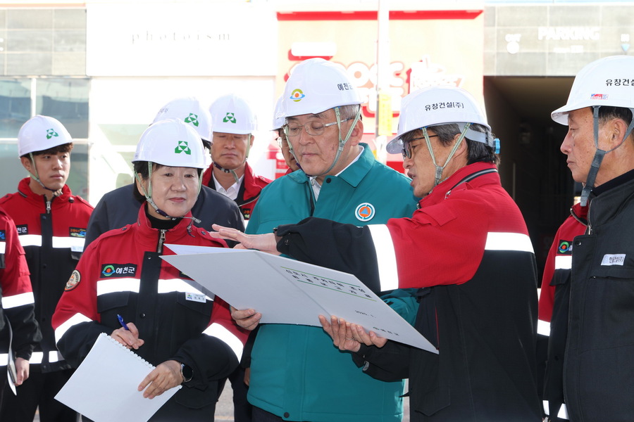 ▲ 예천군은 20일 오후 경북도청신도시 제1공영주차장 부지에 조성 중인 신도시 주차타워 건립 현장을 찾아 공사 진행 상황과 안전관리 실태를 점검했다.ⓒ예천군