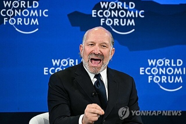 ▲ 하워드 러트닉 미국 상무부 장관이 20일(현지시각) 스위스 다보스에서 열린 세계경제포럼(WEF)에 참석해 발언하고 있다. 출처=AFPⓒ연합뉴스