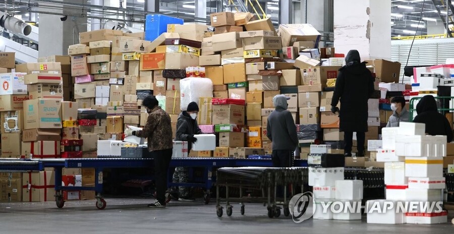 ▲ 서울 송파구 서울동남권물류단지에 택배가 쌓여 있다. ⓒ연합뉴스