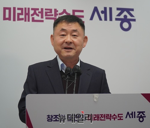 ▲ 김려수 세종시 보건복지국장이 21일 오전 시청 정음실에서 2026년도 보건복지국 주요 업무계획’을 발표하고 있다.ⓒ이길표 기자