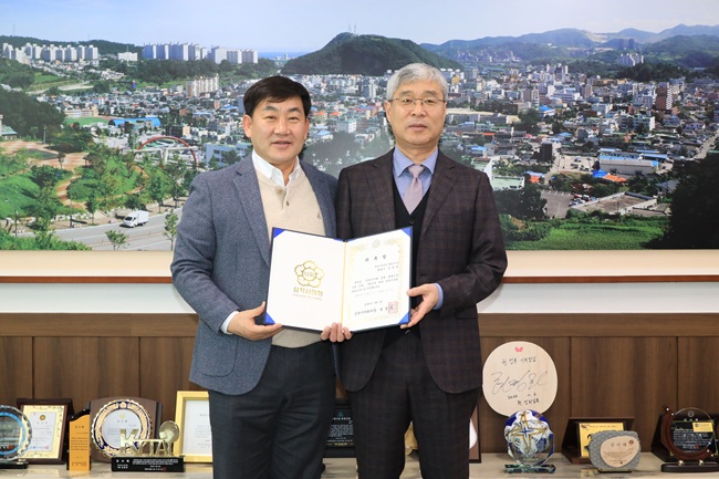 ▲ 삼척시의회가 의정활동의 법적 전문성과 신뢰성 강화를 위해 김윤경 변호사를 법률고문으로 위촉했다. ⓒ삼척시의회