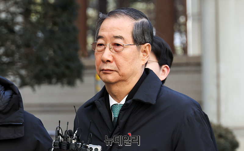 ▲ 한덕수 전 국무총리가 21일 서울 서초구 서울중앙지방법원에서 열린 '내란방조·위증 등 혐의' 관련 선고 공판에 출석하고 있다. ⓒ서성진 기자